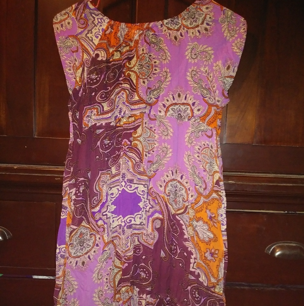 Knee lenght dress with purple underliner
